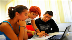 ragazzi che studiano